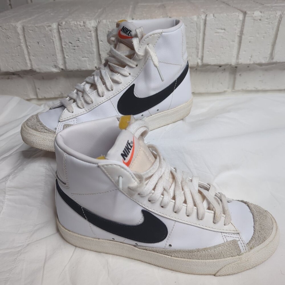 Nike Classic High Top Shoe, Size 7.5